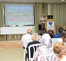 פרופ שרייבר נושא דברים